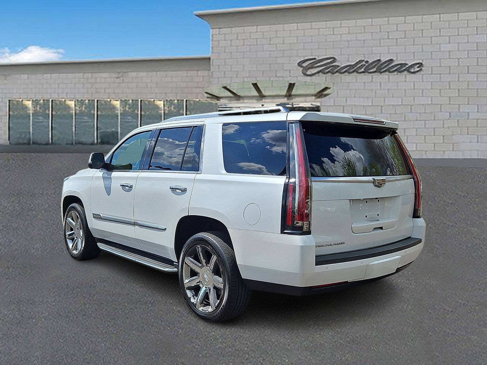 Used 2016 Cadillac Escalade Luxury AWD/4WD image 6