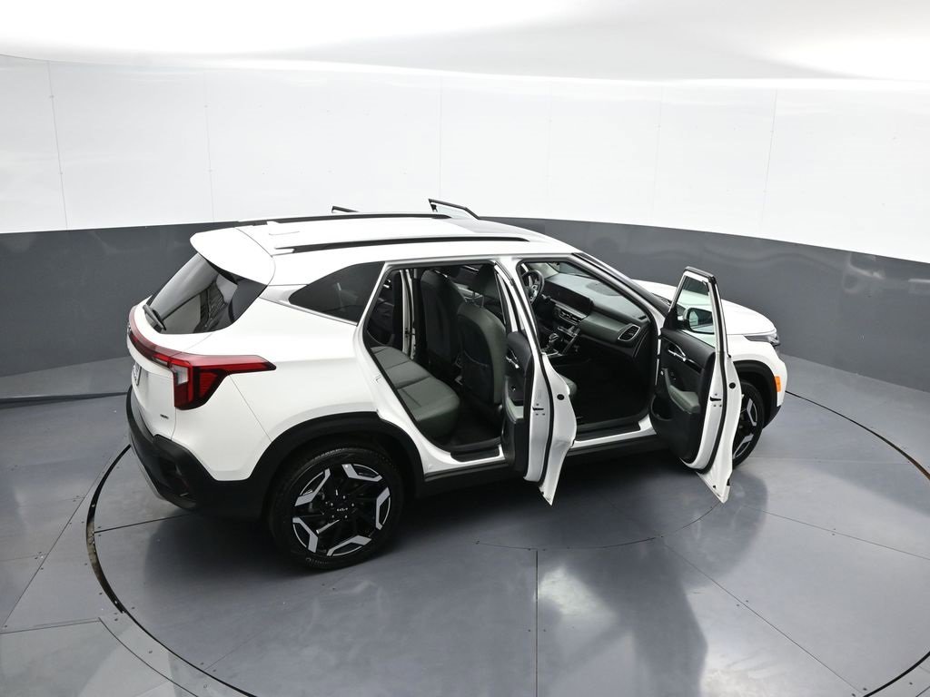 Certified 2025 Kia Seltos SX w/ SX Sunroof Package image 46
