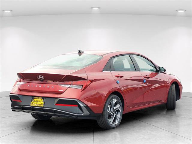 New 2025 Hyundai Elantra Limited image 3
