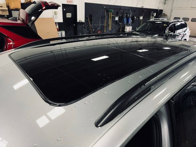 Used 2022 Volkswagen Tiguan SE R-Line image 10