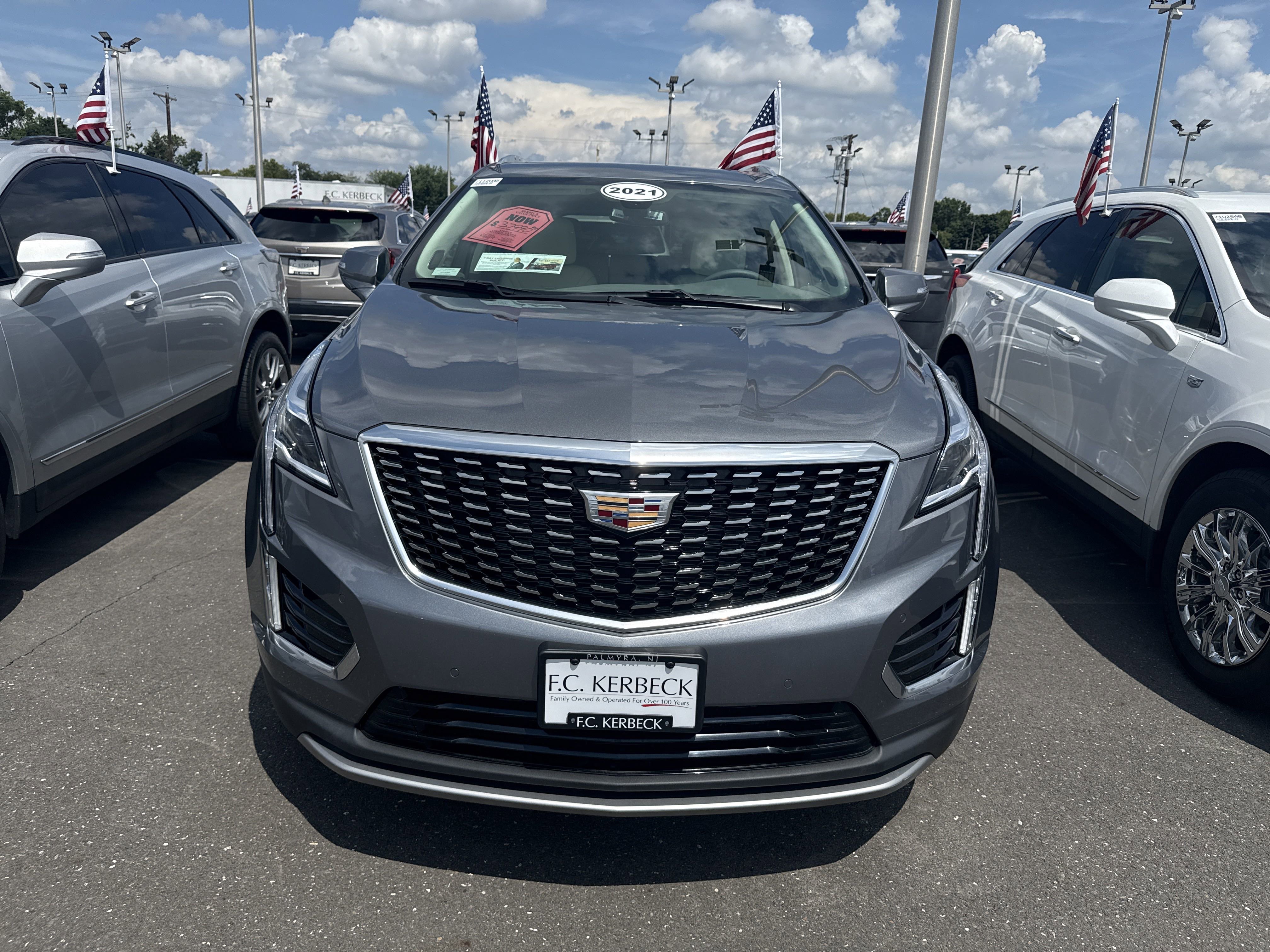 Used 2021 Cadillac XT5 Premium Luxury w/ LPO, Premium Carpet Package image 3
