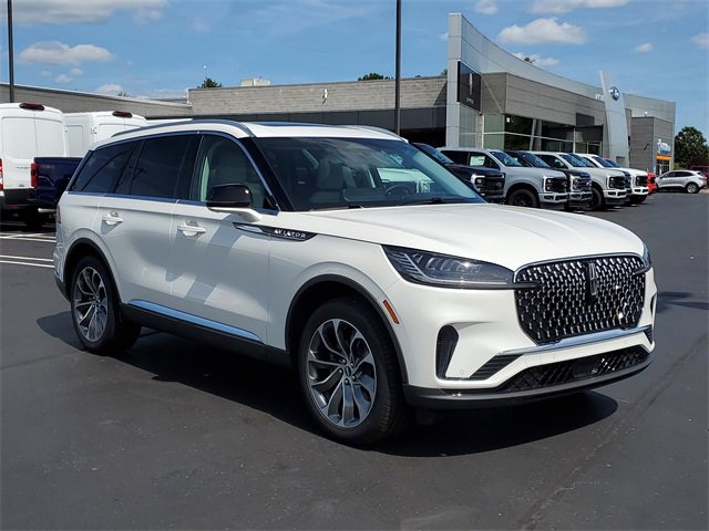 New 2025 Lincoln Aviator Reserve image 2