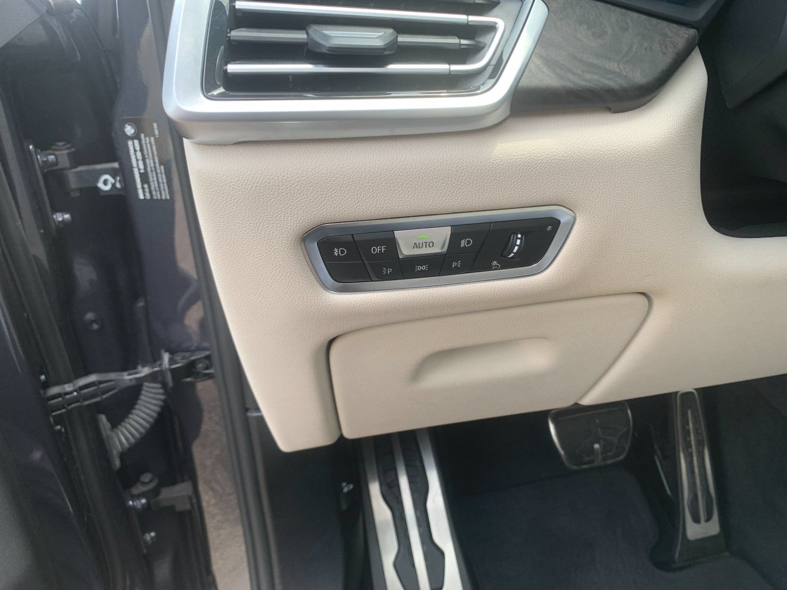 Used 2020 BMW X5 xDrive40i w/ M Sport Package AWD/4WD image 34