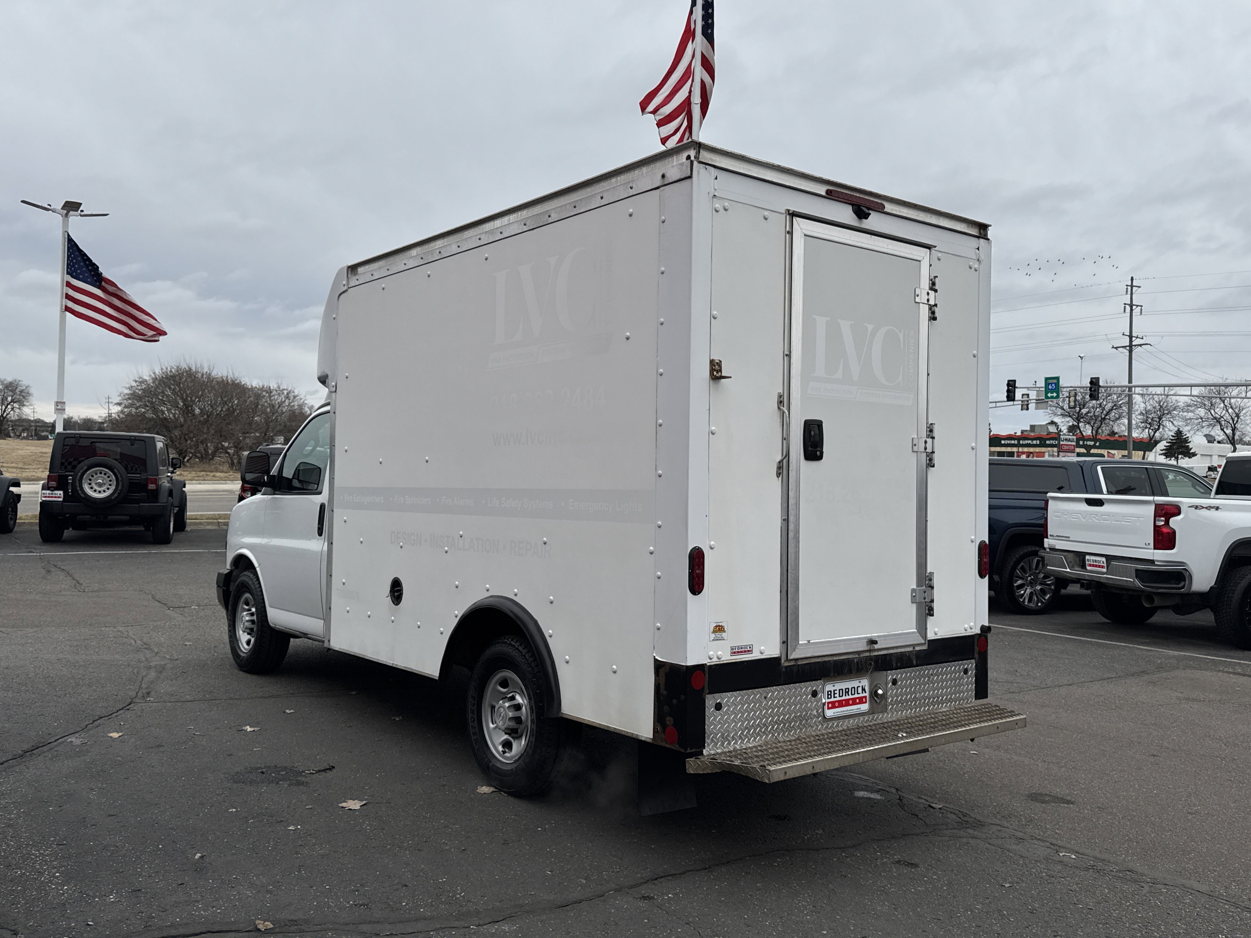 Used 2019 Chevrolet Express 3500 w/ Driver Convenience Package RWD image 5