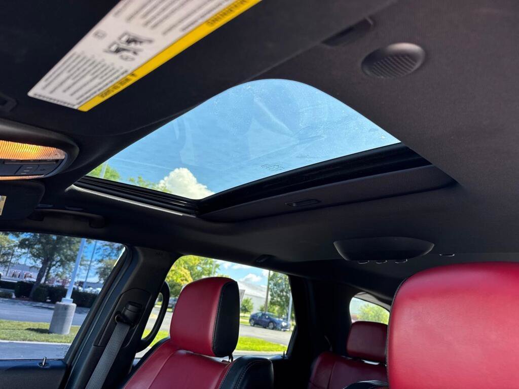 Used 2022 Dodge Durango R/T w/ Tow 'N Go Package AWD/4WD image 4