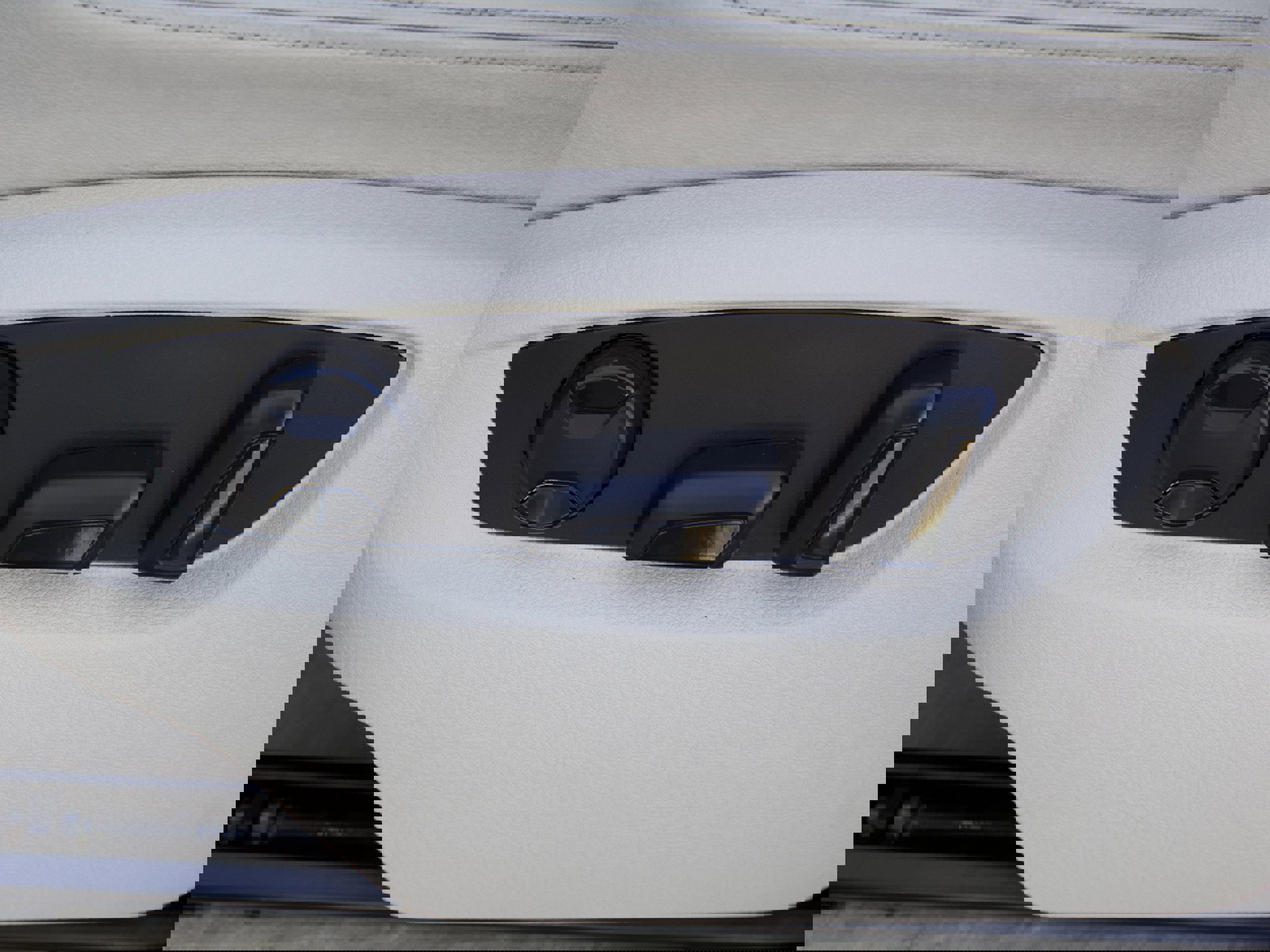 Used 2012 Volkswagen Touareg TDI image 13