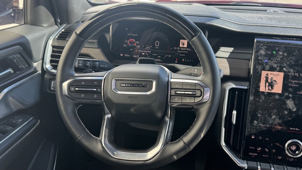 Used 2025 GMC Acadia Denali w/ Super Cruise Package image 12