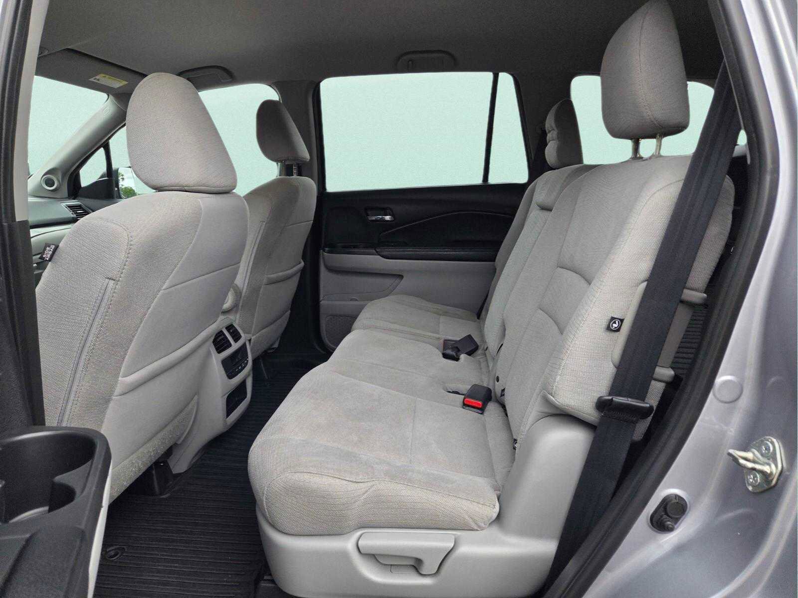 Used 2017 Honda Pilot EX image 9