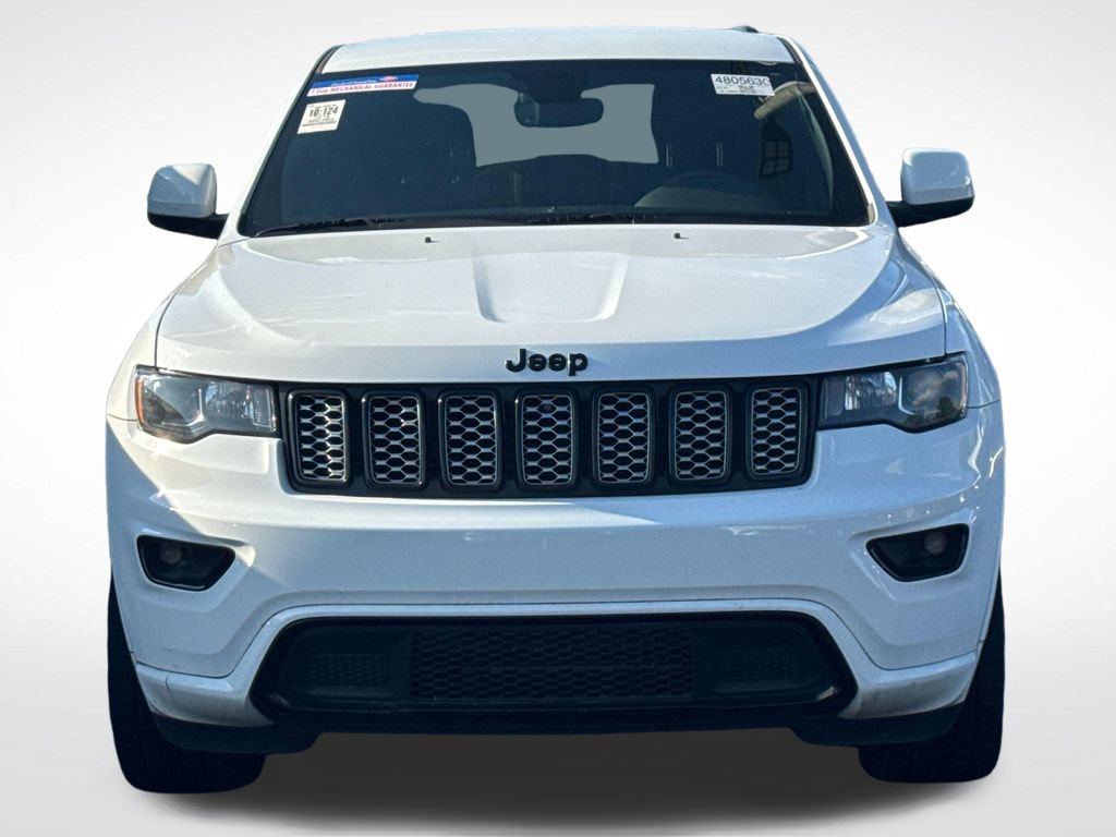 Used 2018 Jeep Grand Cherokee Altitude AWD/4WD image 3