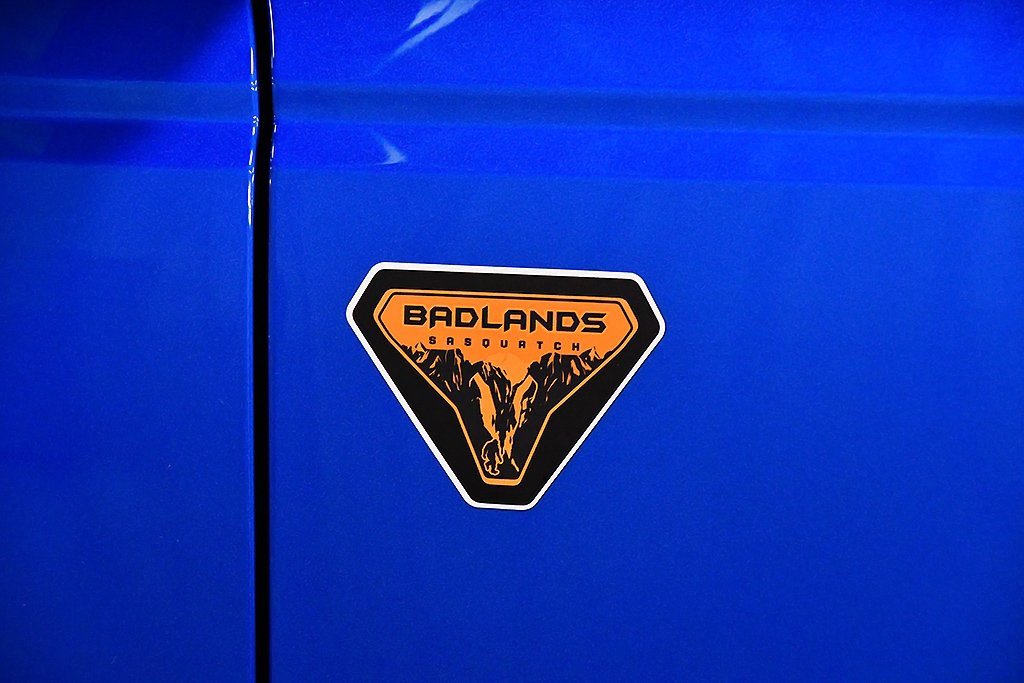 Used 2025 Ford Bronco Badlands image 11
