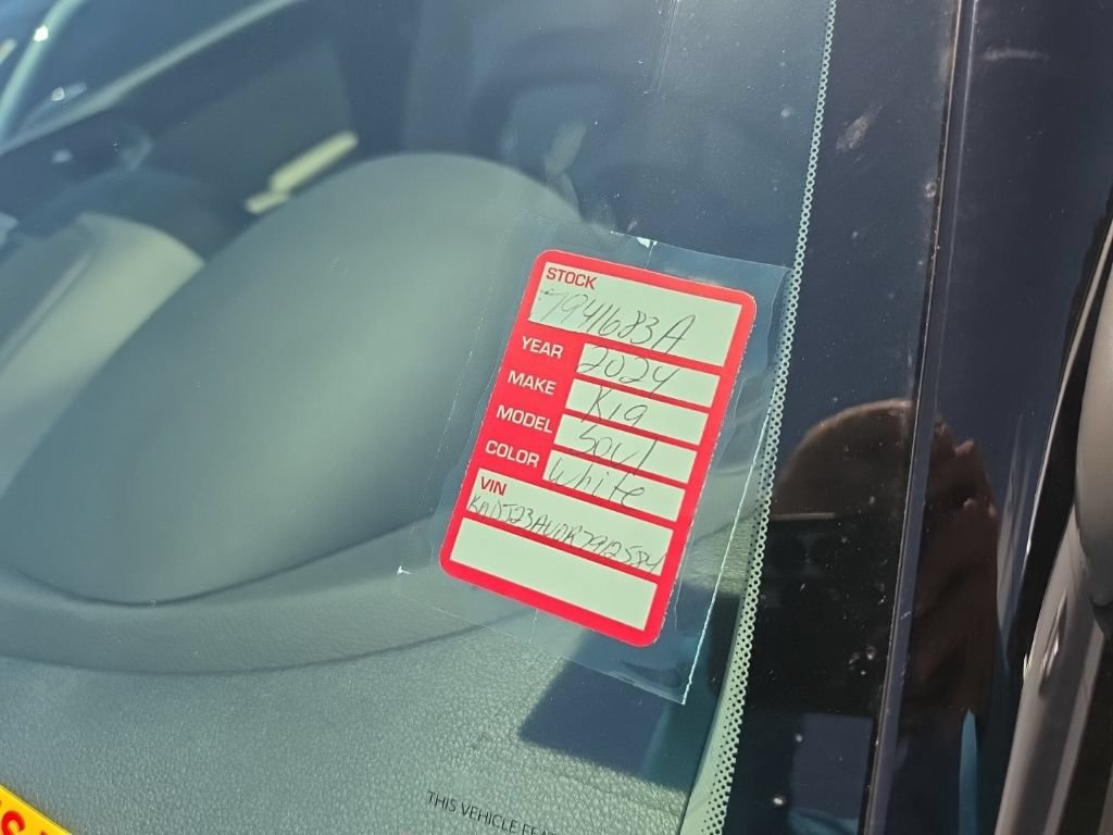Certified 2024 Kia Soul LX FWD image 7
