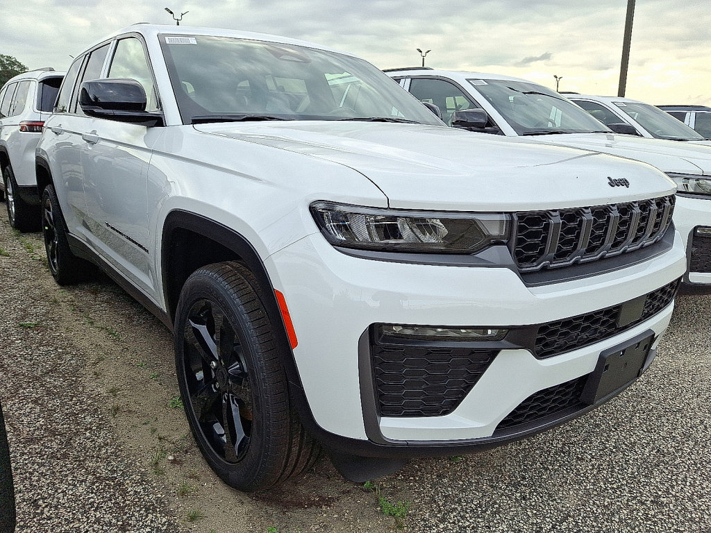 New 2027 Jeep Grand Cherokee Limited AWD/4WD image 3