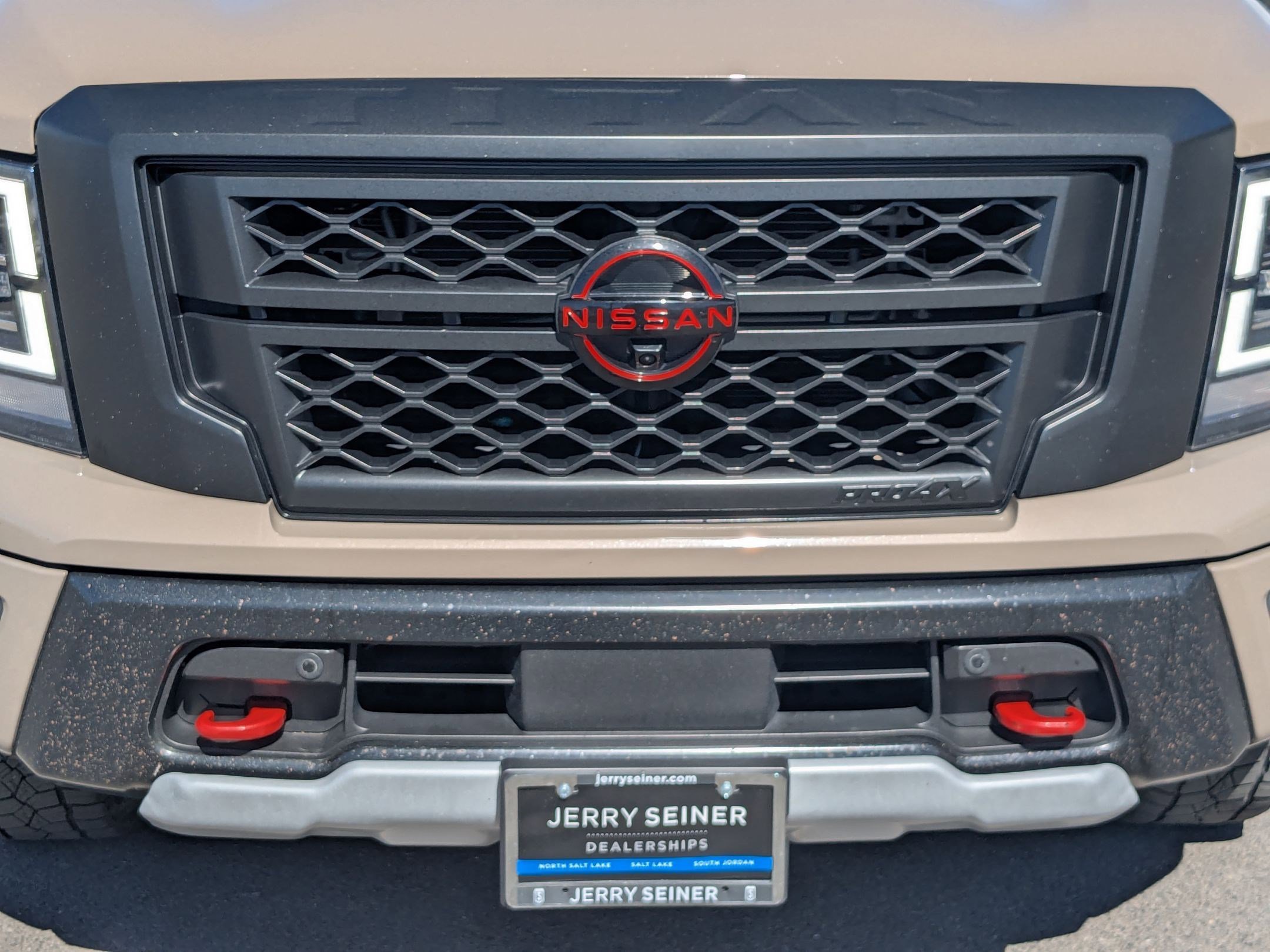 Used 2024 Nissan Titan PRO-4X w/ Pro-4x Convenience Package image 10