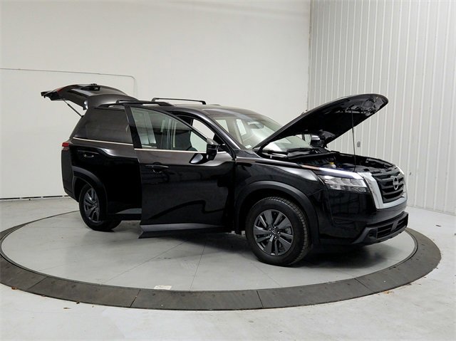 Used 2024 Nissan Pathfinder SV image 9