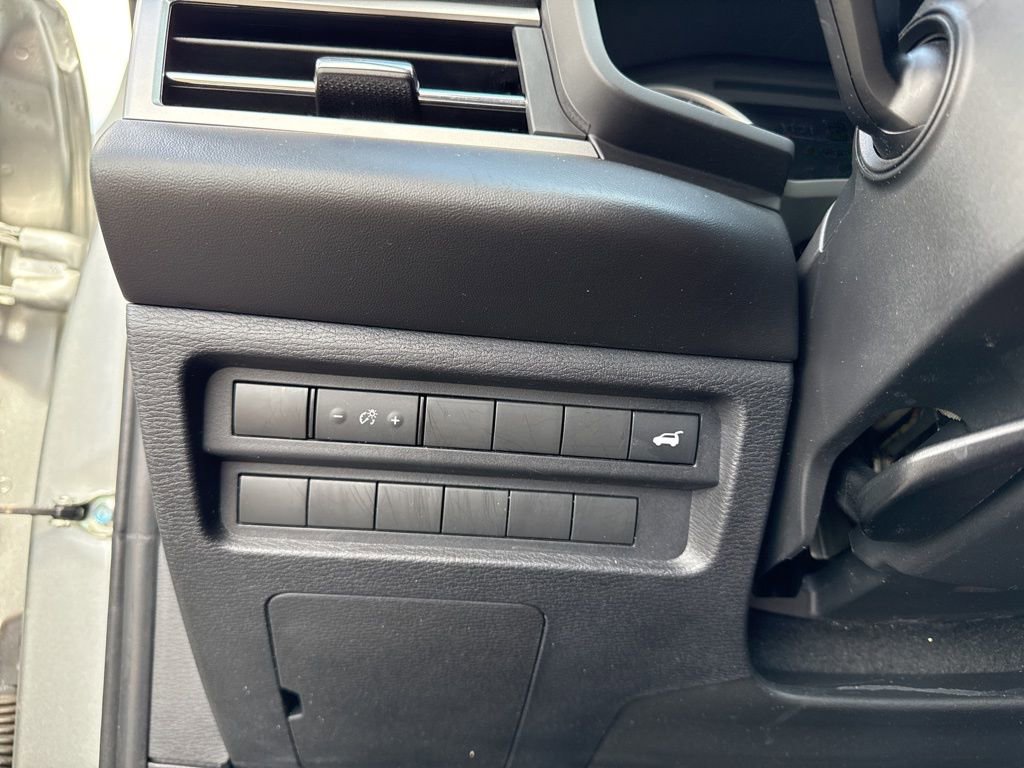 Used 2022 Mitsubishi Outlander SE image 25