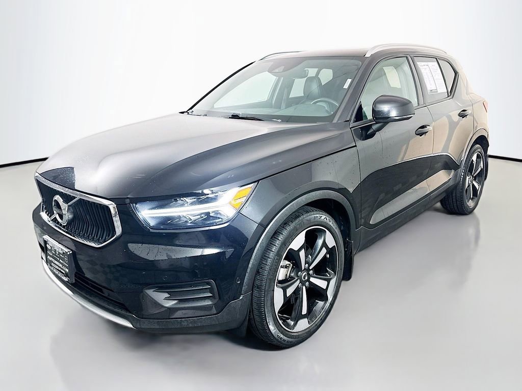 Used 2019 Volvo XC40 T5 Momentum image 3