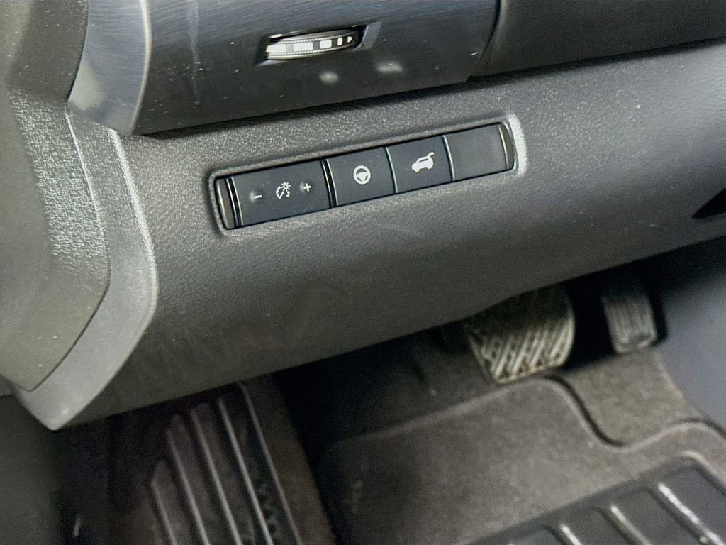 Used 2023 Nissan Pathfinder SL image 10