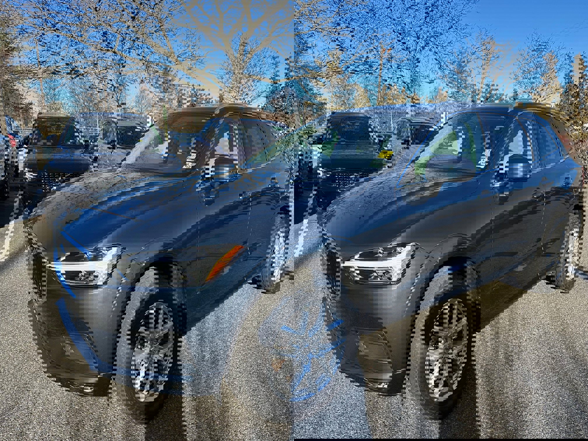 Used 2021 Volvo XC60 T5 Momentum w/ Premium Package image 2