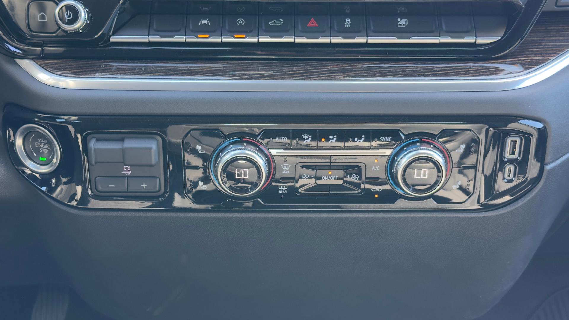 New 2025 GMC Sierra 1500 Elevation image 14