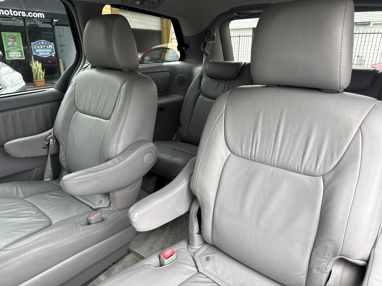Used 2009 Toyota Sienna XLE Limited FWD image 25