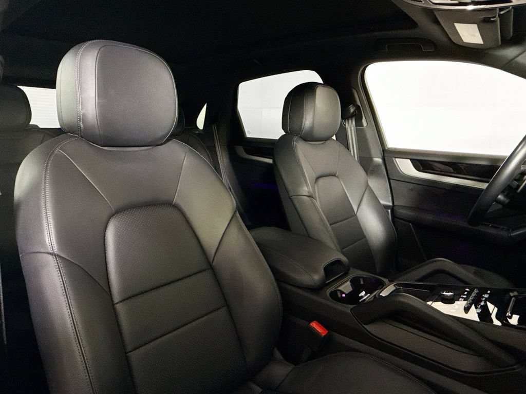 Certified 2024 Porsche Cayenne AWD/4WD image 18
