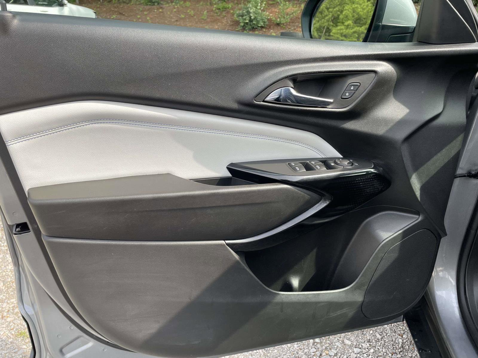 Used 2024 Chevrolet Trax LT FWD image 5