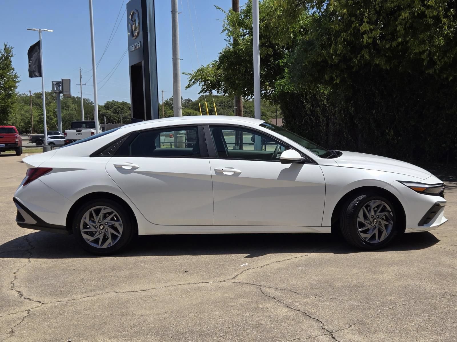 Used 2024 Hyundai Elantra SEL FWD image 9