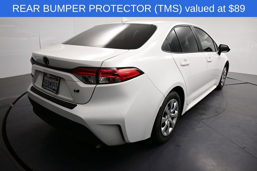 Used 2025 Toyota Corolla LE FWD image 5
