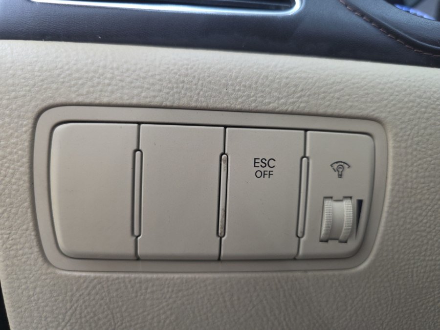 Used 2013 Hyundai Genesis 3.8 w/ Premium Pkg RWD image 29