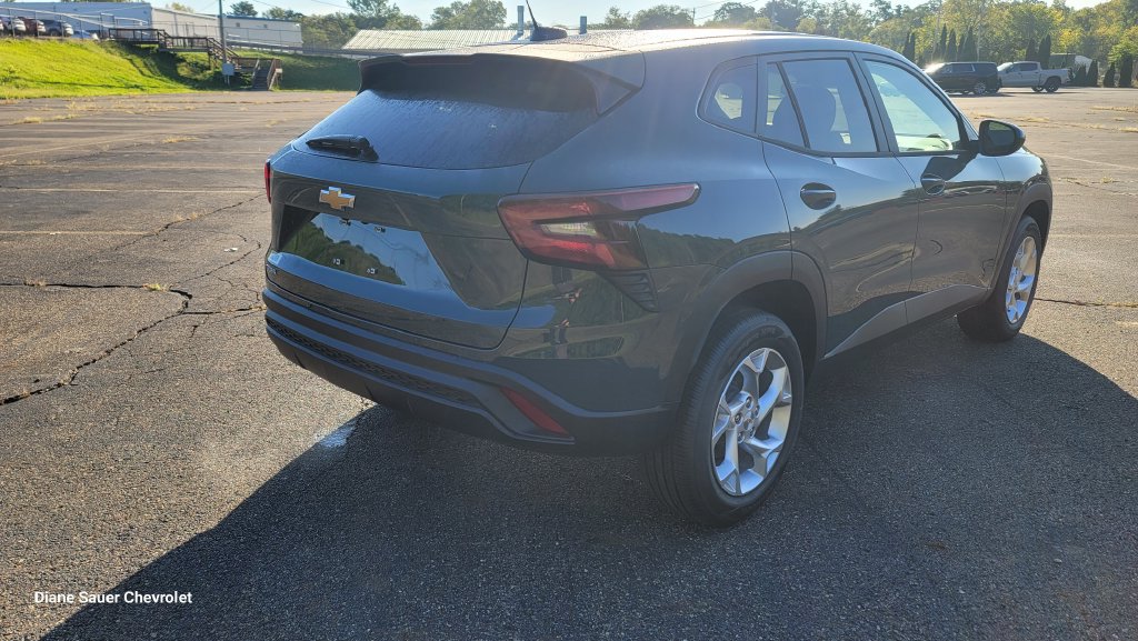 New 2026 Chevrolet Trax LS w/ LS Convenience Package FWD image 12