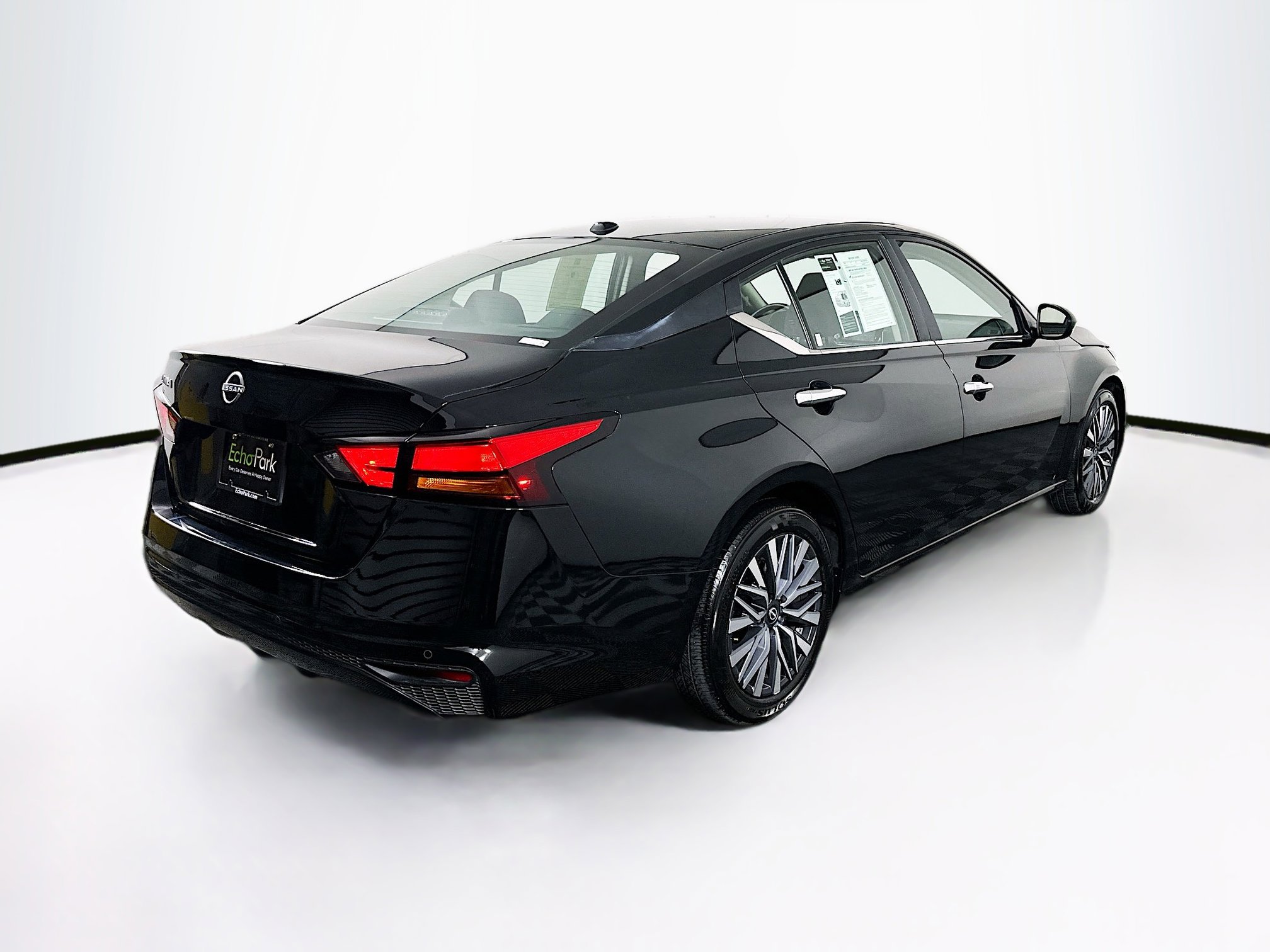 Used 2025 Nissan Altima 2.5 SV FWD image 9