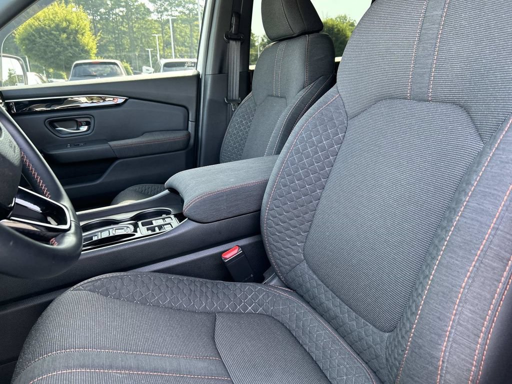 Used 2025 Honda Pilot Sport image 26