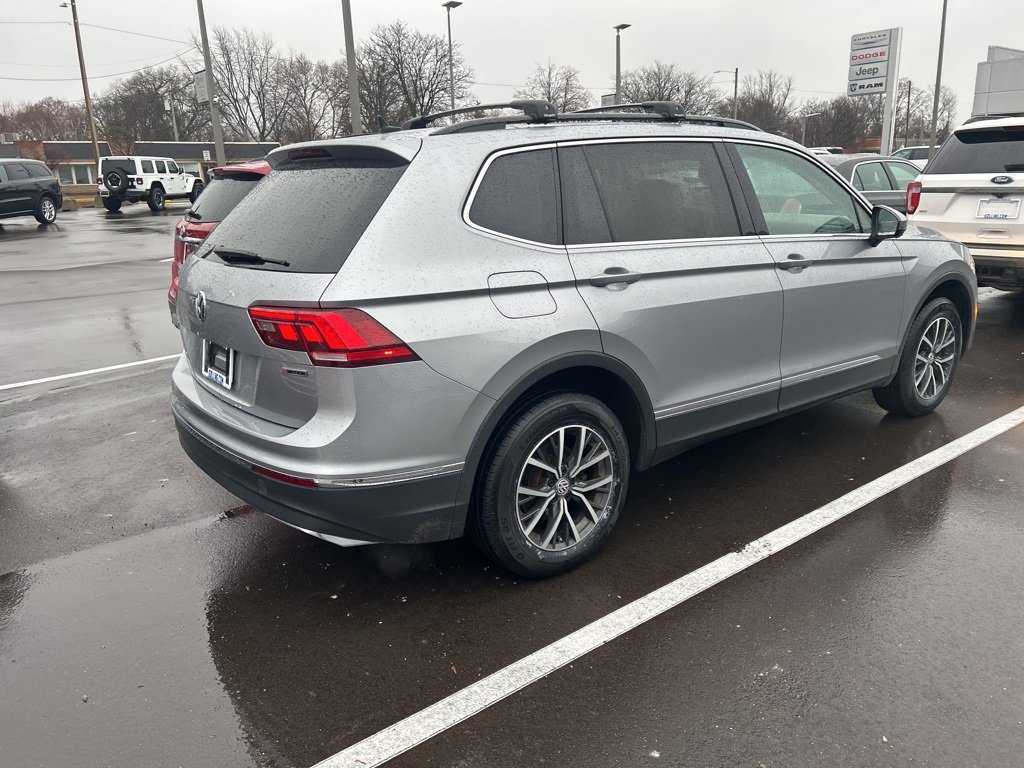Used 2020 Volkswagen Tiguan SE w/ Panoramic Sunroof Package image 5