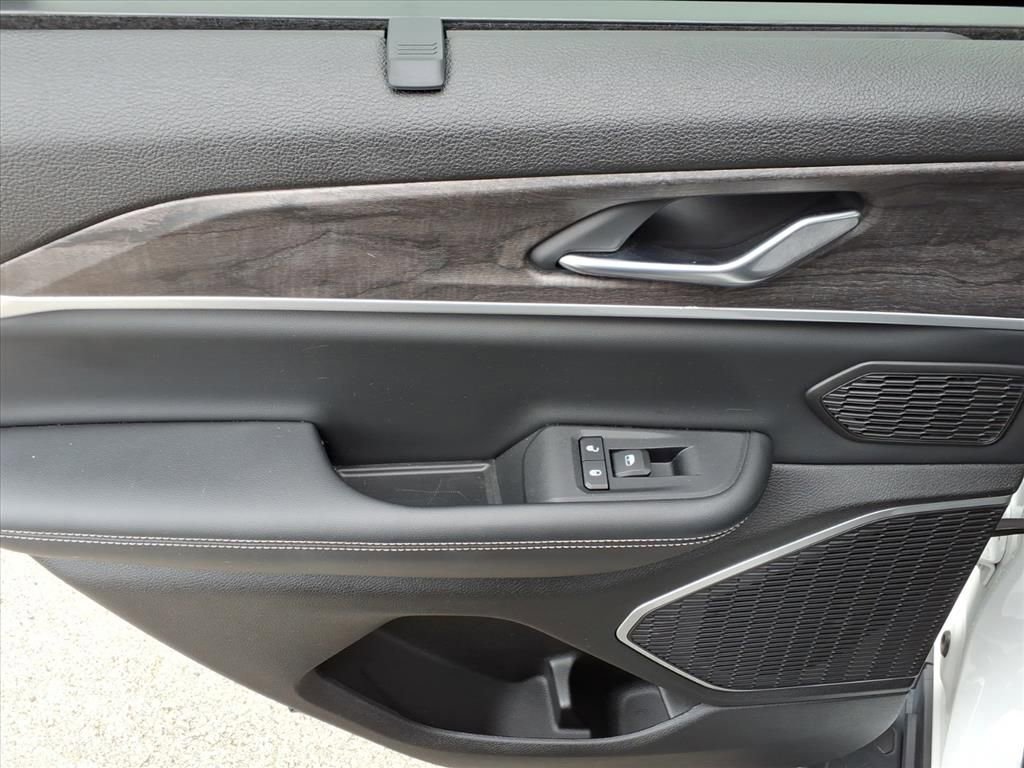 Used 2023 Jeep Grand Cherokee Altitude image 35