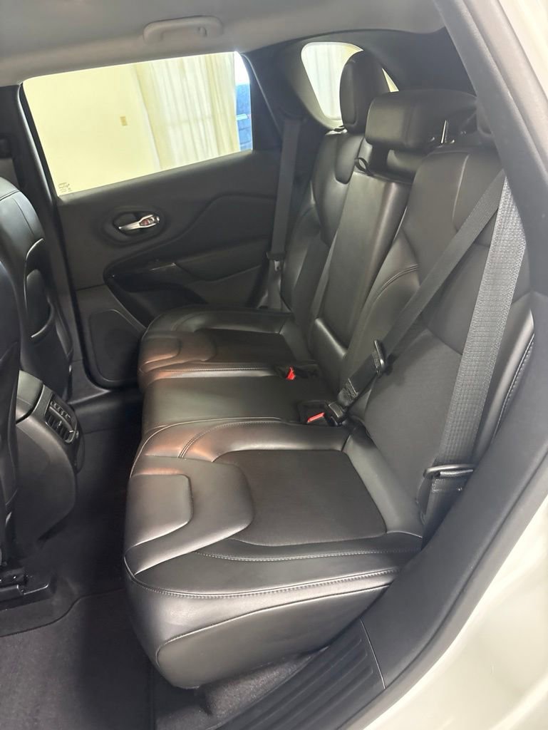 Used 2021 Jeep Cherokee Latitude Plus AWD/4WD image 21