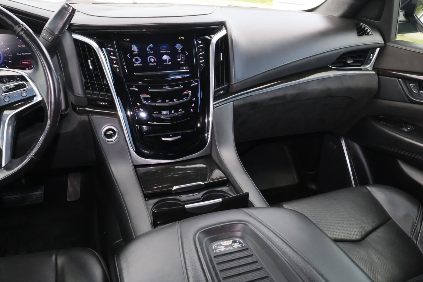 Used 2018 Cadillac Escalade Platinum AWD/4WD image 11