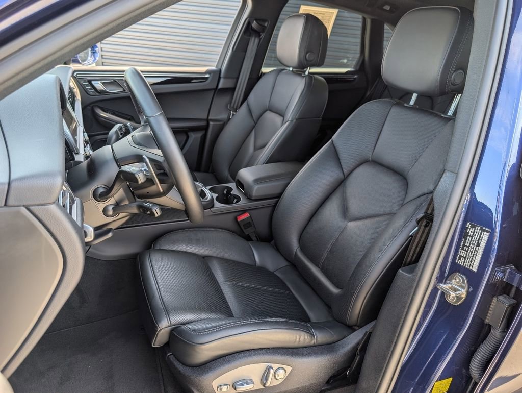 Certified 2024 Porsche Macan AWD/4WD image 5