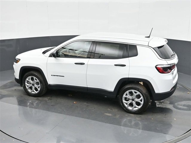 Used 2025 Jeep Compass Sport image 26