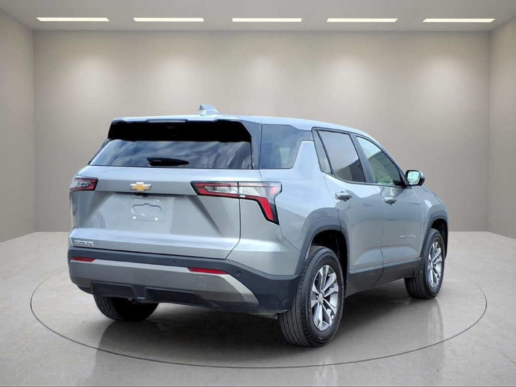 Used 2025 Chevrolet Equinox LT w/ Safety and Technology Package FWD image 4