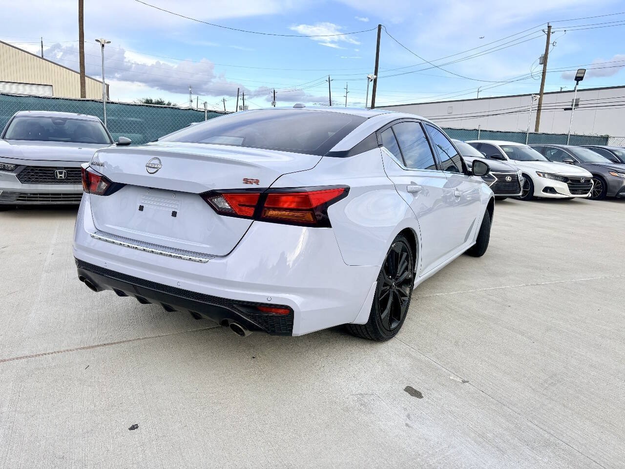 Used 2023 Nissan Altima 2.5 SR FWD image 6