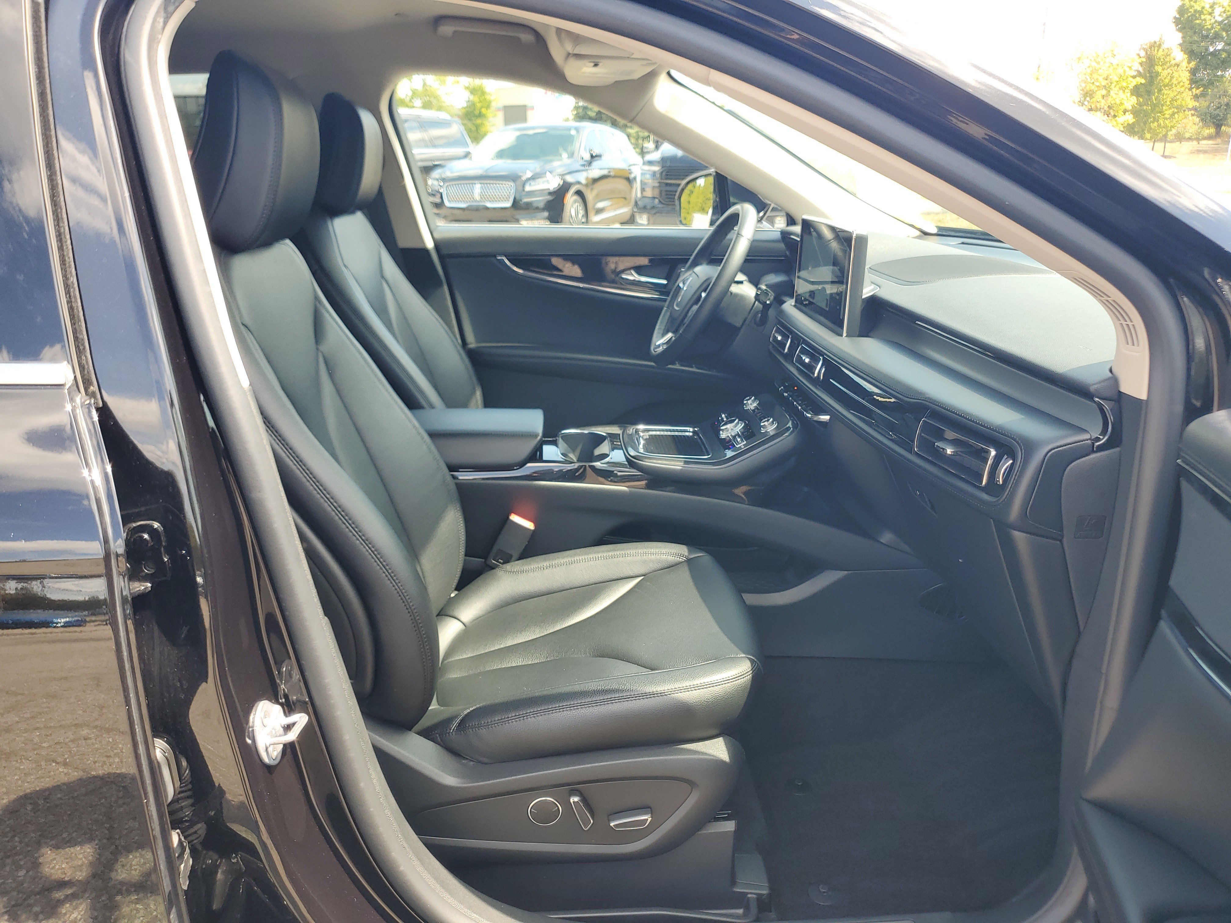 Certified 2023 Lincoln Nautilus AWD w/ Premium Package image 9