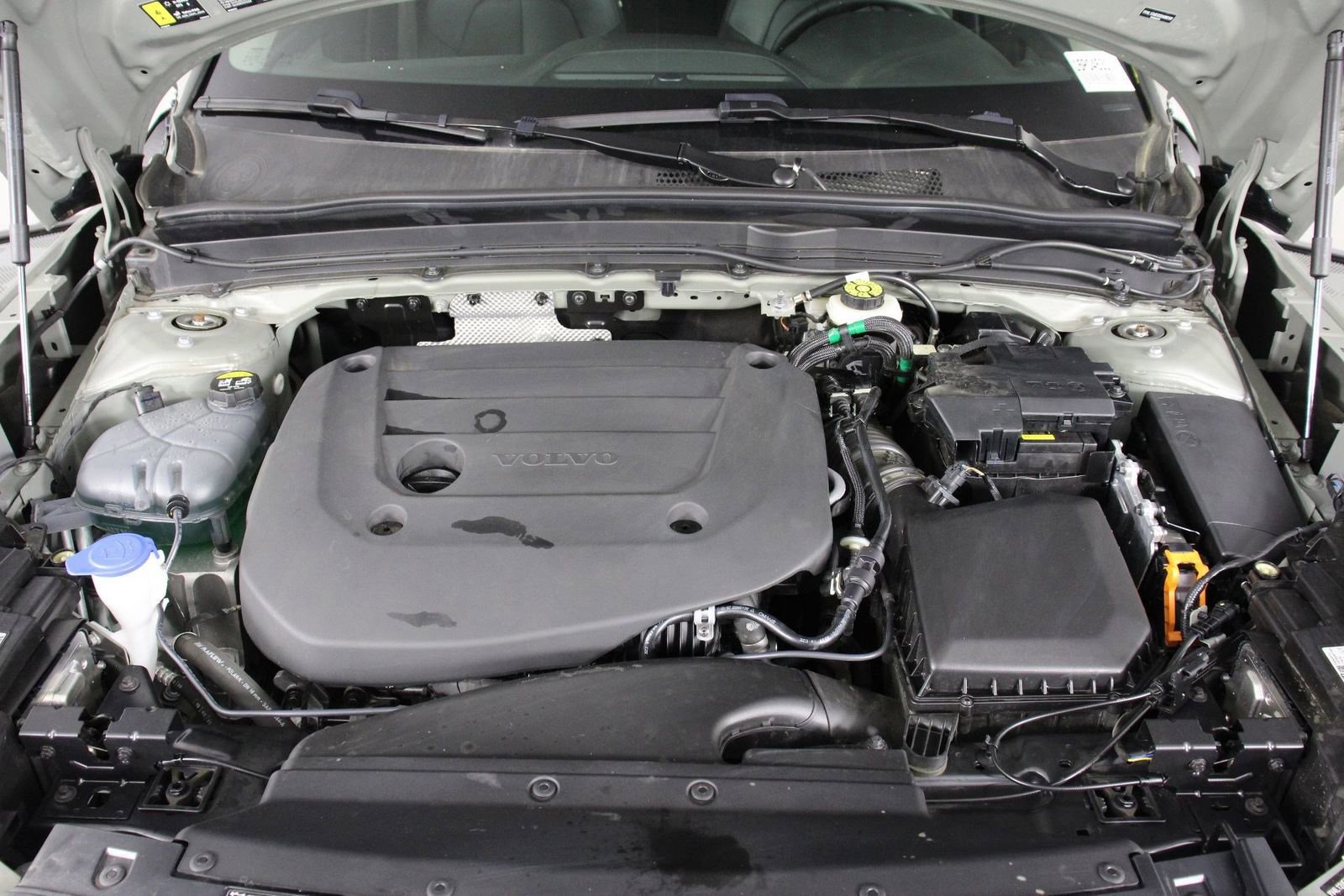 Certified 2025 Volvo XC40 B5 Plus image 24