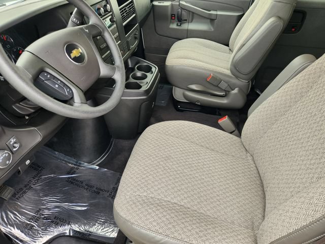 Used 2025 Chevrolet Express 3500 LT w/ LT Preferred Equipment Group RWD image 4