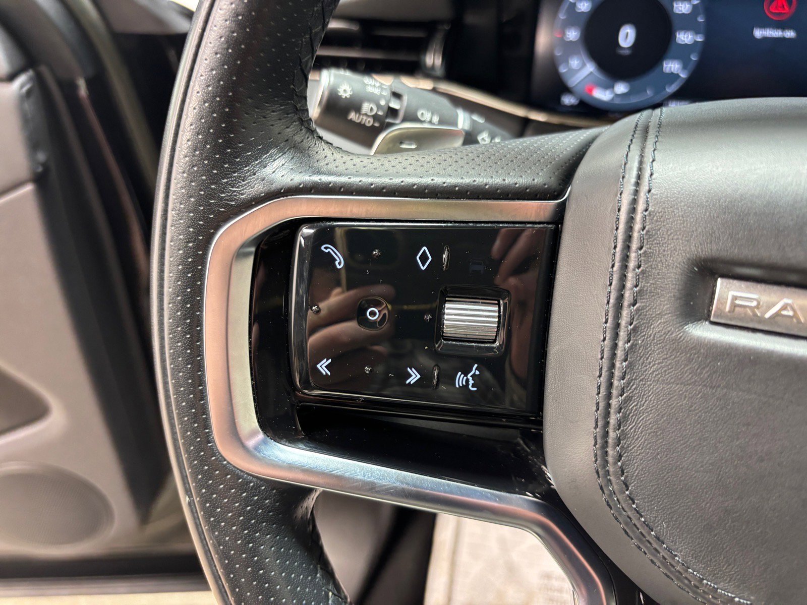 Used 2023 Land Rover Range Rover Evoque R-Dynamic SE AWD/4WD image 19