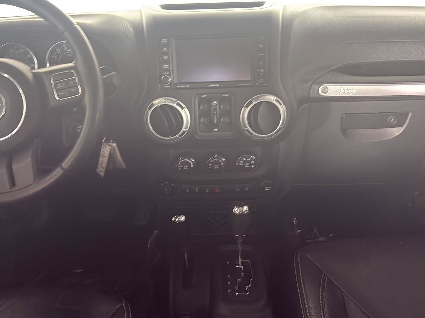 Used 2014 Jeep Wrangler Unlimited Sahara w/ Connectivity Group AWD/4WD image 14