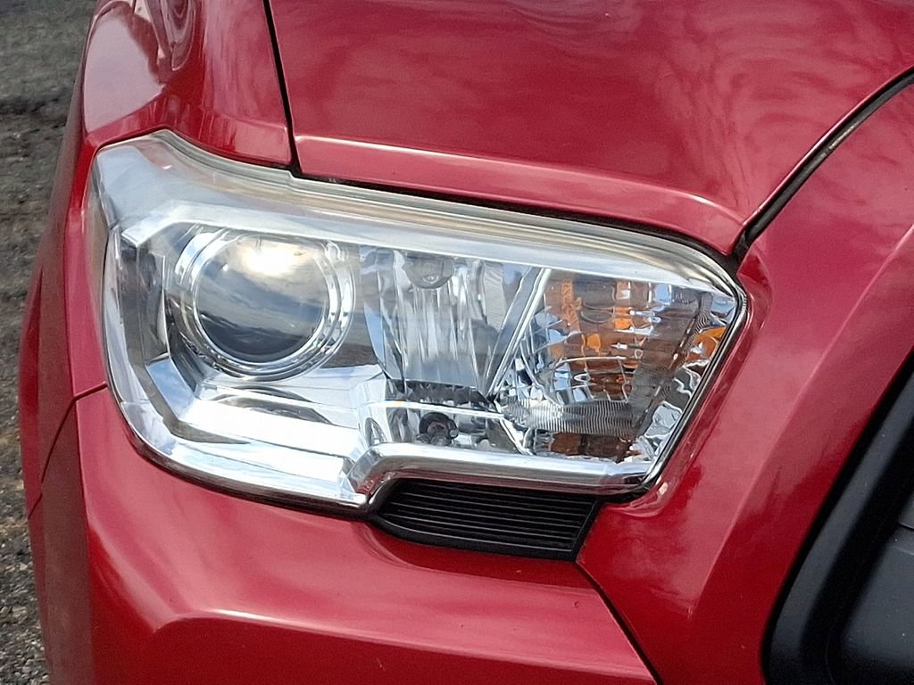 Used 2020 Toyota Tacoma SR image 9