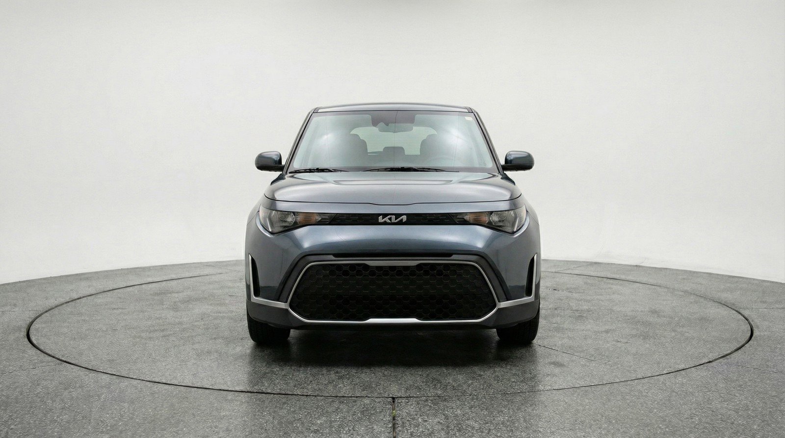 Used 2025 Kia Soul LX w/ LX Technology Package FWD image 2