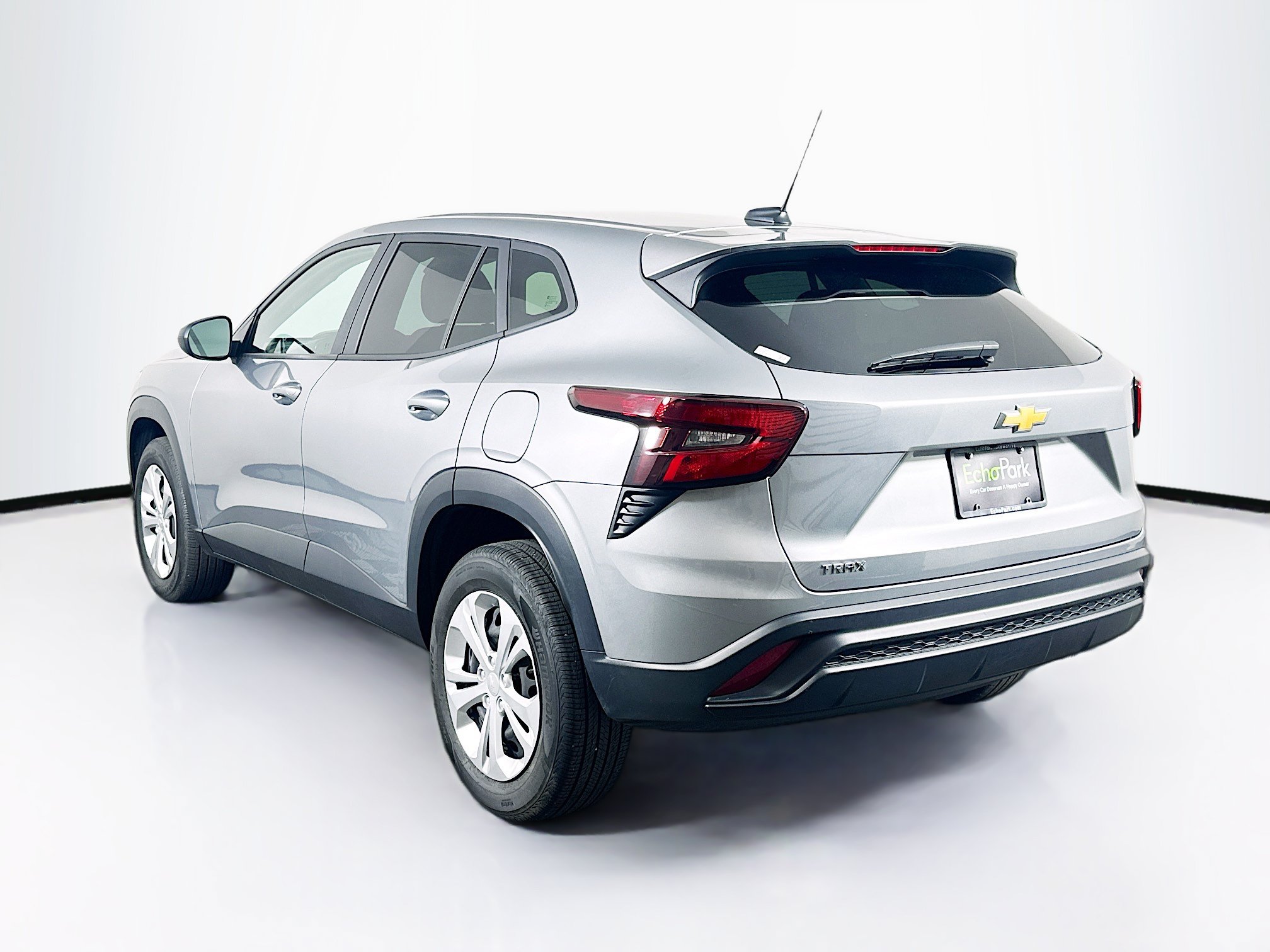 Used 2024 Chevrolet Trax LS FWD image 5
