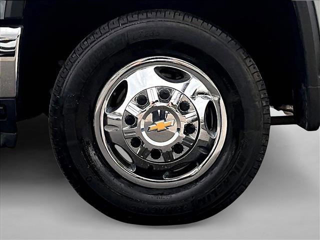 Used 2024 Chevrolet Silverado 3500 LT AWD/4WD image 9