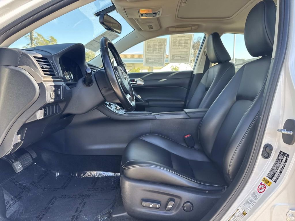 Used 2017 Lexus CT 200h image 19